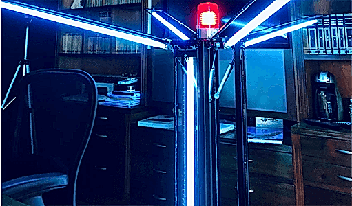 luz UVC morada desinfectando oficina